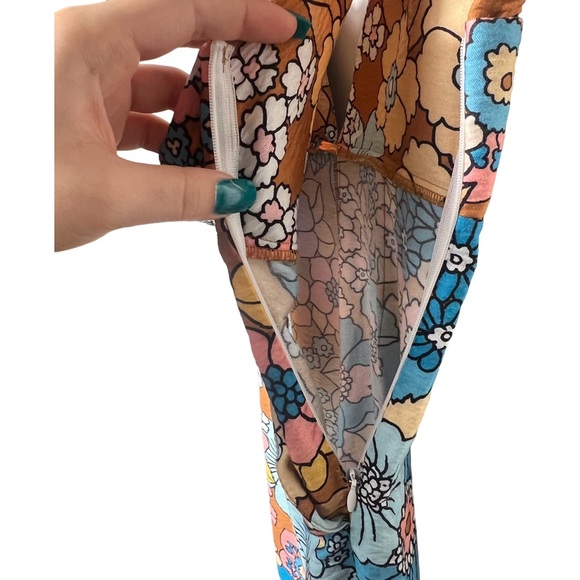 Dodo Bar Or jumpsuit floral Size L but will only fit a 6-4 Vneckline plunge back - Picture 11 of 16